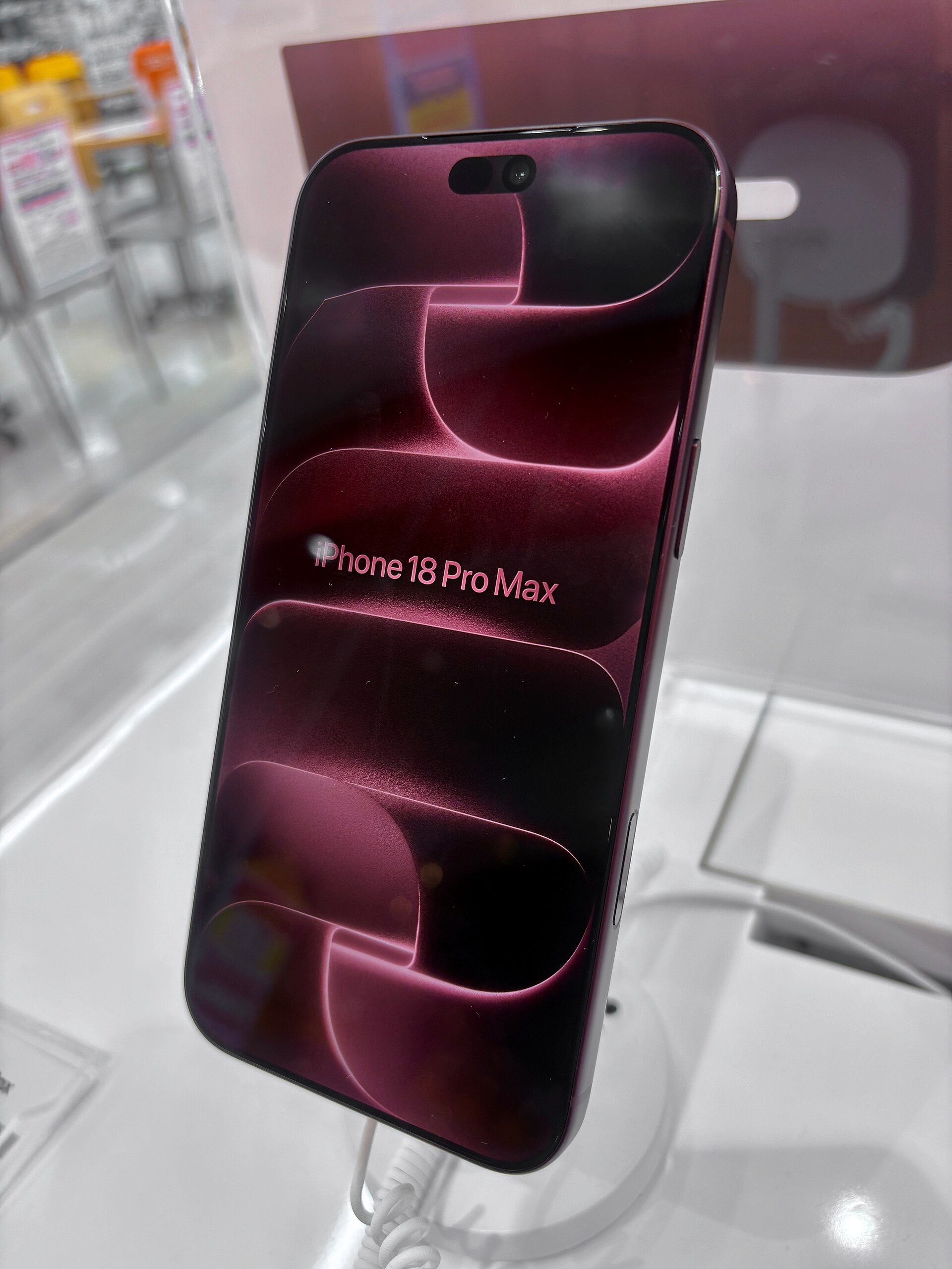 IPhone 18 Pro Max (burgundy model) - 1